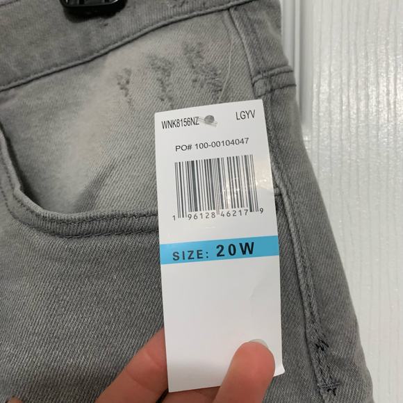 NWT Democracy “Ab”solution washed gray distressed cuffed shorts - Picture 7 of 8